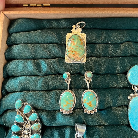 Turquoise earrings and pendant set - Picture 2 of 4